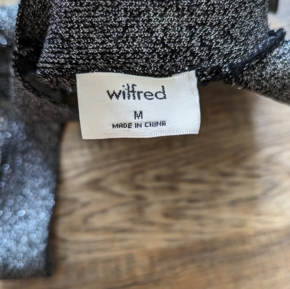 Aritzia Wilfred metallic cropped shirt silver - Picture 10 of 10